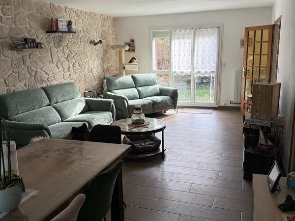 Maison familiale de 132 m² avec véranda et espace extérieur à Cires-lès-Mello