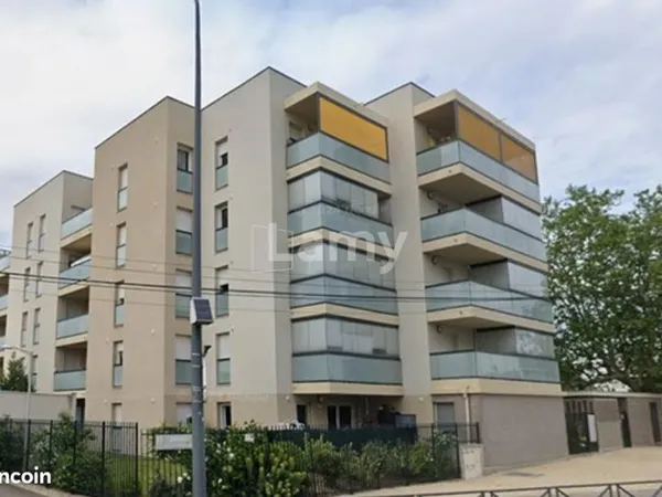 Parking 12 m² Vaulx En Velin