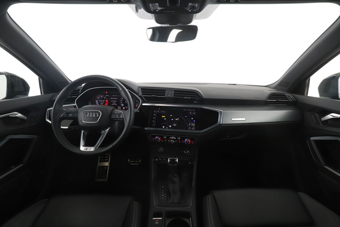 Audi Q3 35 TDI S Line S Tronic 7 — photo 12