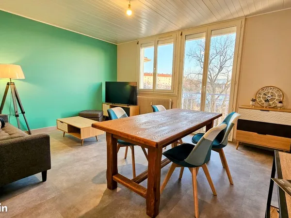 Chambre lumineuse en colocation dans un appartement de 74m2 entièrement refait et équipé à neuf