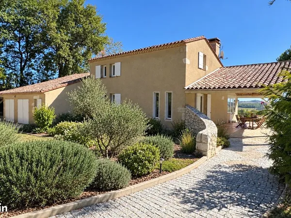 Propriété 6 pièces 156 m²