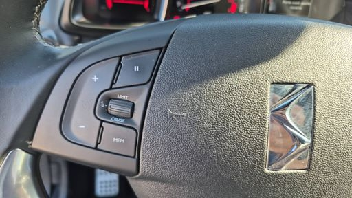 DS DS 5 1.6 THP 165 EAT6 - So Chic – 2016 – 61577 km – Essence – Boîte Automatique — photo 23