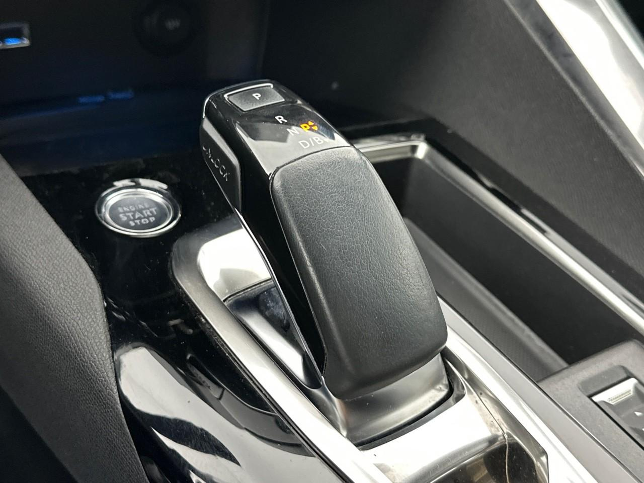 Peugeot 3008 hybrid4 300 e-eat8 gt — photo 31