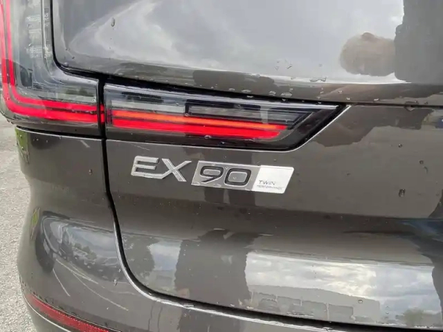 Volvo Ex90 twin performance awd 517 ch 1edt — photo 10
