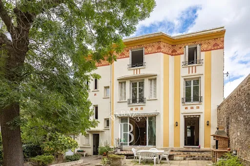 Maison 10 pièces 296 m²