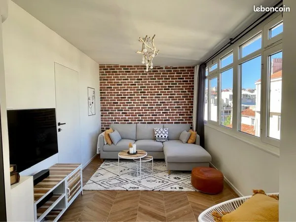 Appartement T3 refait à neuf, lumineux, dernier étage, balcon, ascenseur, vue sur la Bonne Mère