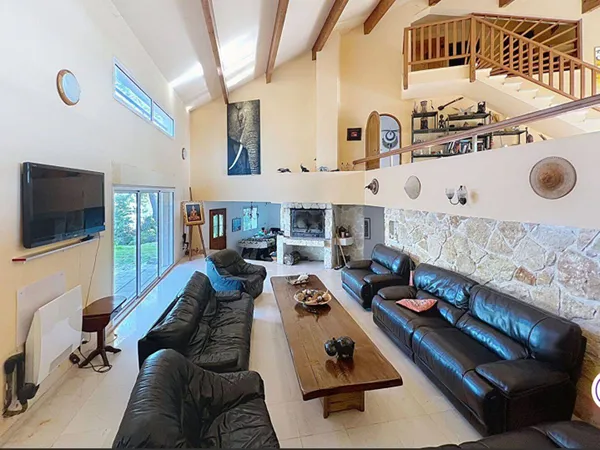 Maison 9 pièces 390 m²
