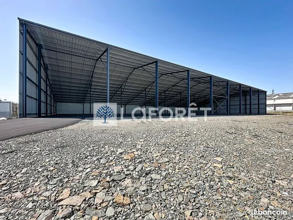 Entrepôt 2400 m² SAINT-VARENT