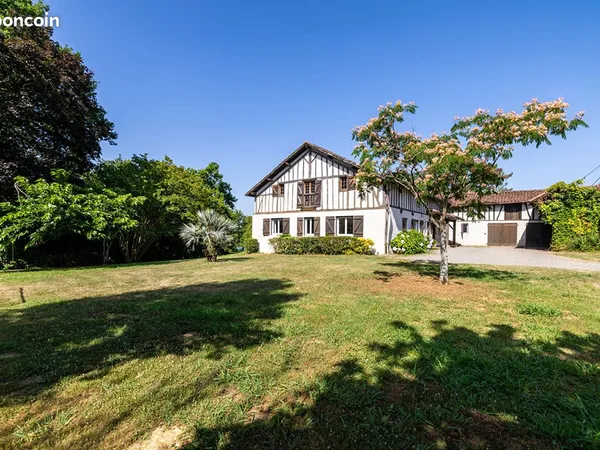 Propriété 7 pièces 265 m²