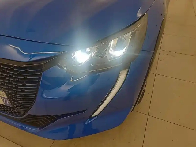 Peugeot 208 electrique 50 kwh 136ch — photo 16