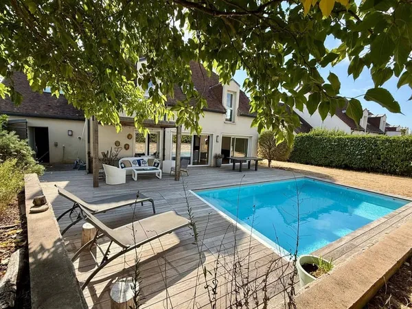 Maison 8 pièces 240 m²