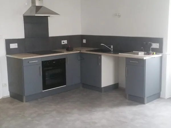 A LOUER ,APPARTEMENT MEUBLÉ CENTRE BOURG 2 CHAMBRES