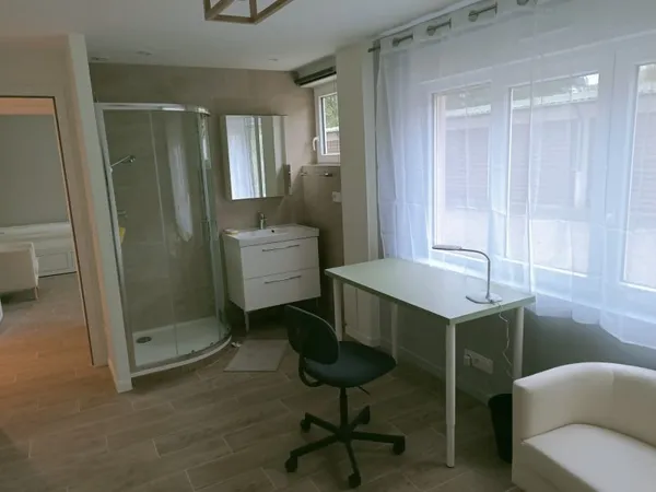 Loue Chambre en colocation dans appartement 3 P au calme centre Ecully et Campus Ecoles 15m²