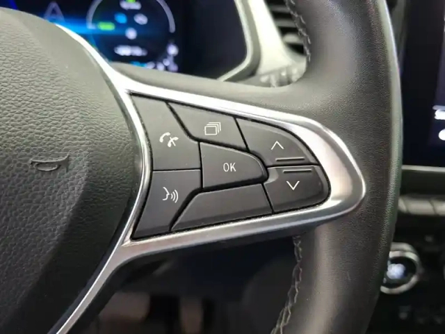 Renault Captur e-tech plug-in 160 — photo 33