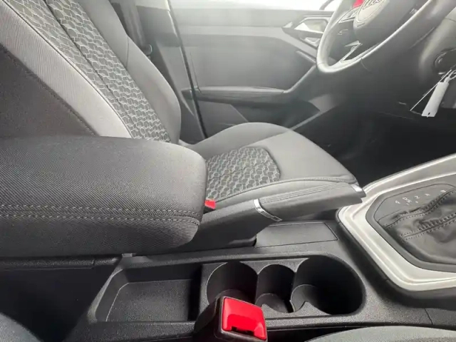 Audi A1 sportback 25 tfsi 95 ch s tronic 7 — photo 31