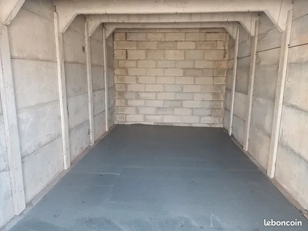 Garage aérien à Is-sur-Tille