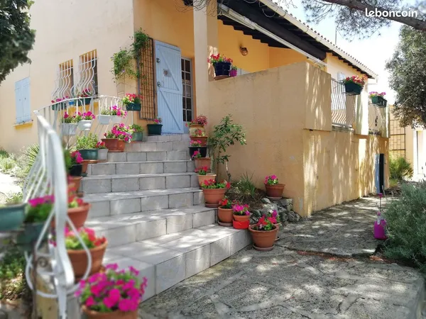 BEZOUCE dans la colline, Maison individuelle de plain-pied se dressant sur un terrain de 966m² à 10k