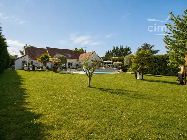 BLOIS – MAISON 5 CHAMBRES – PISCINE CHAUFFÉE – SUITE PARENTALE – DOUBLE GARAGE – AUCUN TRAVAUX