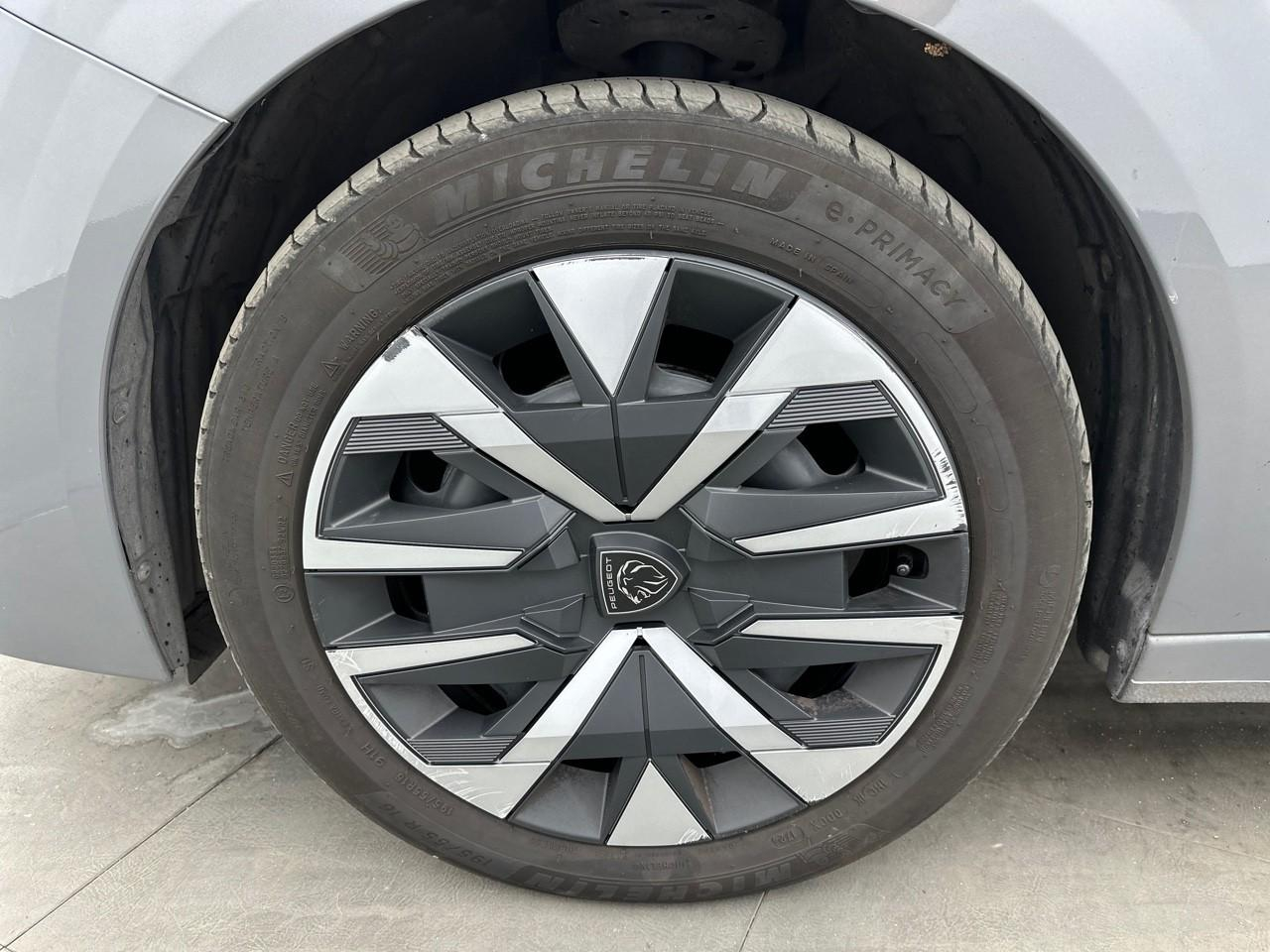 Peugeot 208 puretech 75 s&s bvm5 active — photo 14
