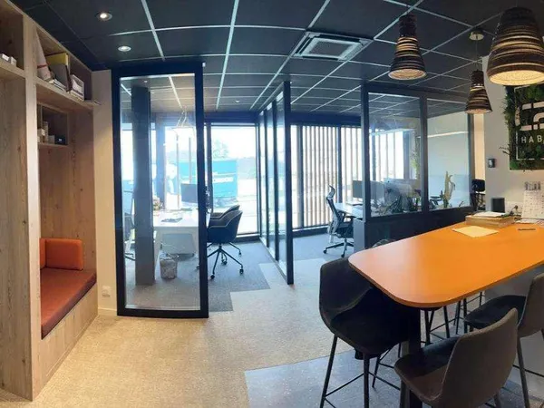 Bureau 65 m²