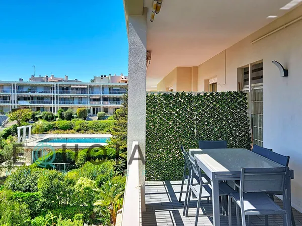 Dernier étage, lumière plein sud, rénovation complète... Pisci