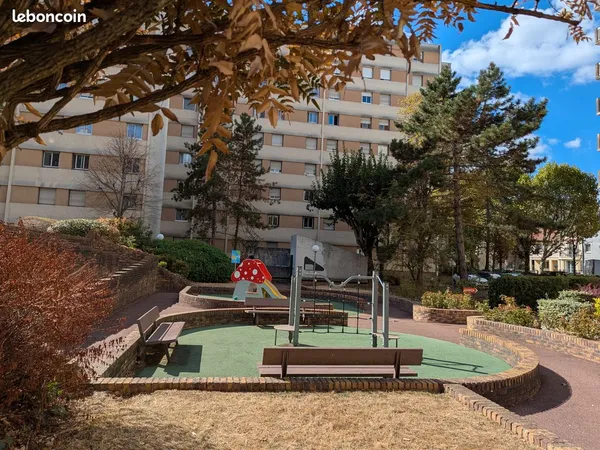 Box double - 21 m² - Métro Lucie Aubrac à 3 min