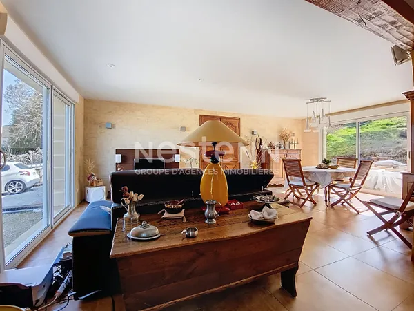 Maison familiale à vendre Cosnac : 5 chambres avec vue dégagée, terrain 2 500 m² et performance éner