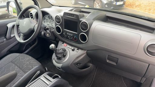 Peugeot Partner TEPEE TPMR 1.2 PureTech 110 - Style – 2017 – 60834 km – Essence – Boîte Manuelle — photo 15