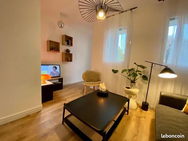 Colocation : Chambre lumineuse à louer dans un appartement sympa