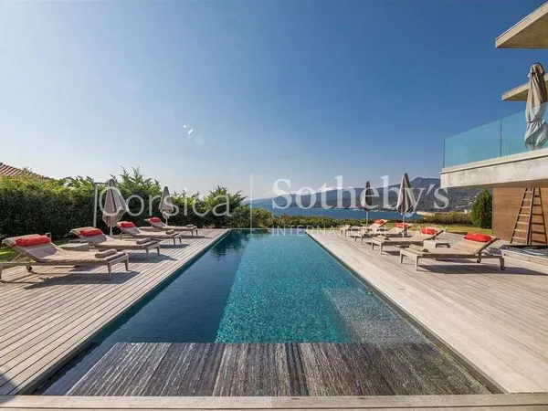 Maison 7 pièces 350 m²