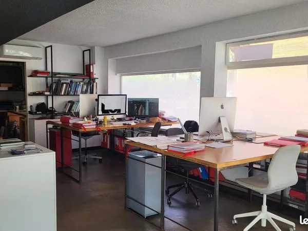 Bureau 60 m²