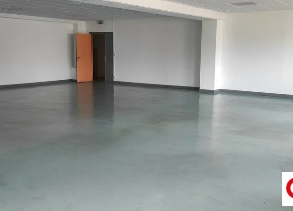 Bureau 939 m²