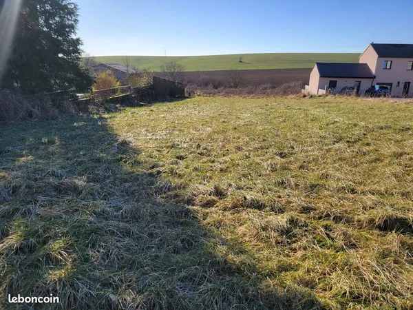 Terrain à bâtir 487 m² - Vue dégagée sur les champs - Idéal plain-pied - Tucquegnieux