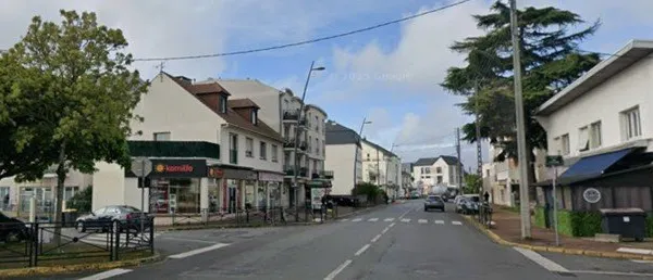 Local commercial 110 m2 Emplacement visible et stationnement facile