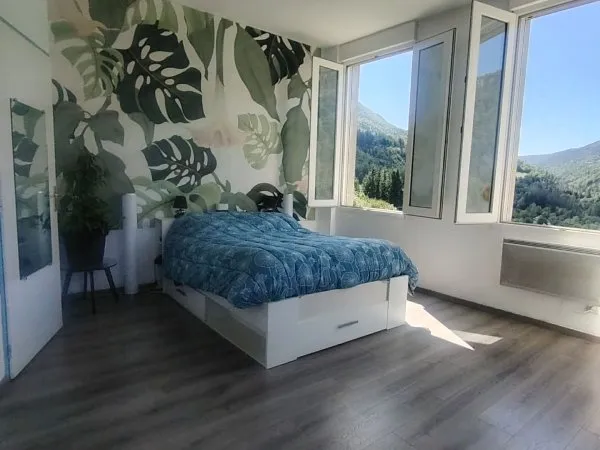 Appartement 8 pièces 105 m²