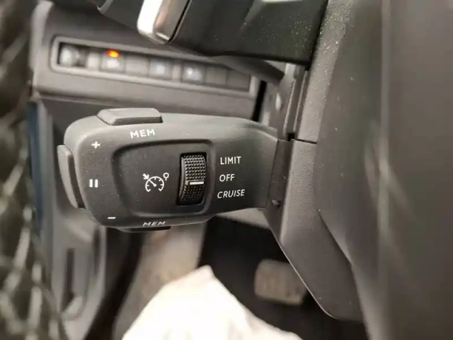 Peugeot 3008 hybrid 225 e-eat8 — photo 27