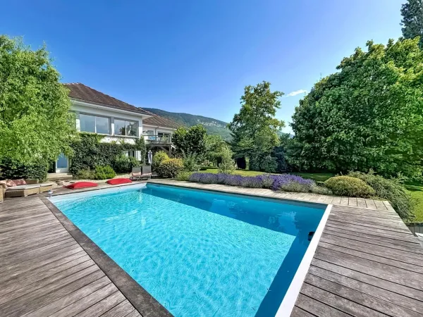 Maison 7 pièces 380 m²