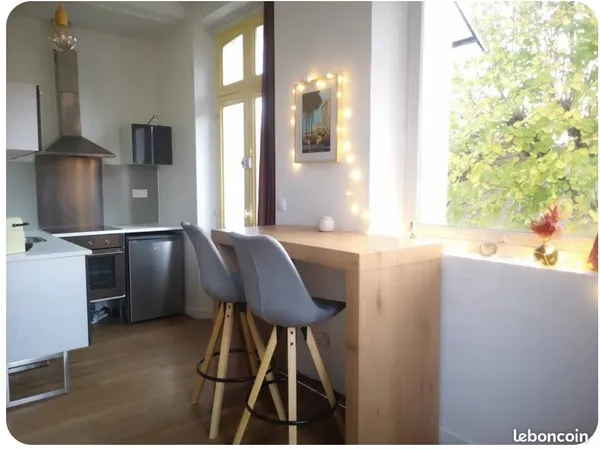 Studio en RDC surélevé dans un Manoir 19ème siècle