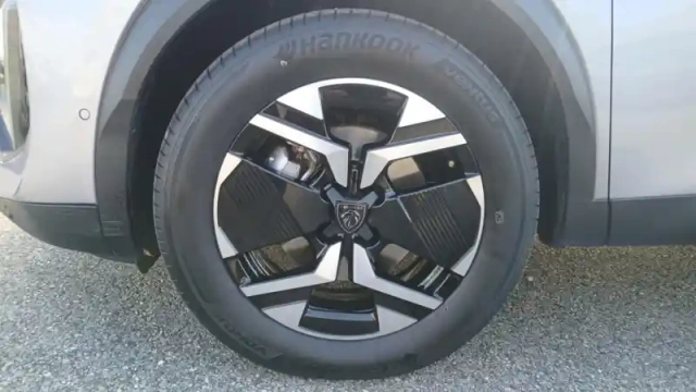 Peugeot 2008 hybrid 136 e-dcs6 — photo 50