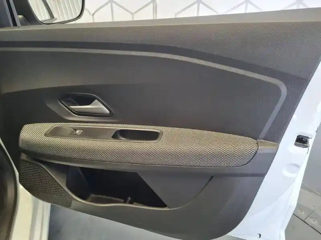 Dacia Sandero sce 65 — photo 24