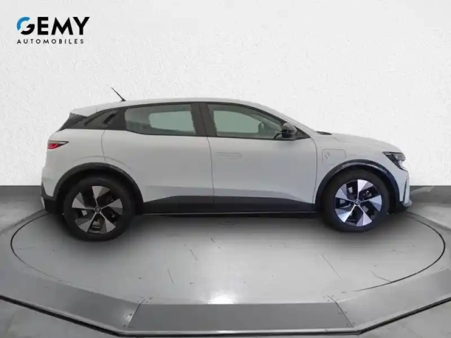Renault Megane e-tech ev40 130ch standard charge — photo 19