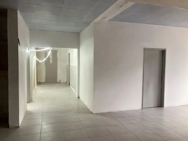 Local professionnel 130 m²