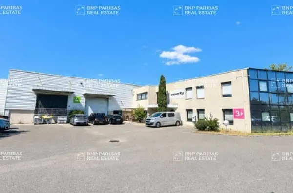 Local d'activité 2600 m²