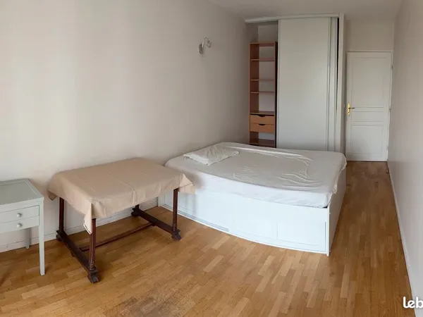 Colocation meublée à Charenton Liberté avec grande chambre privée, proche métro & bois