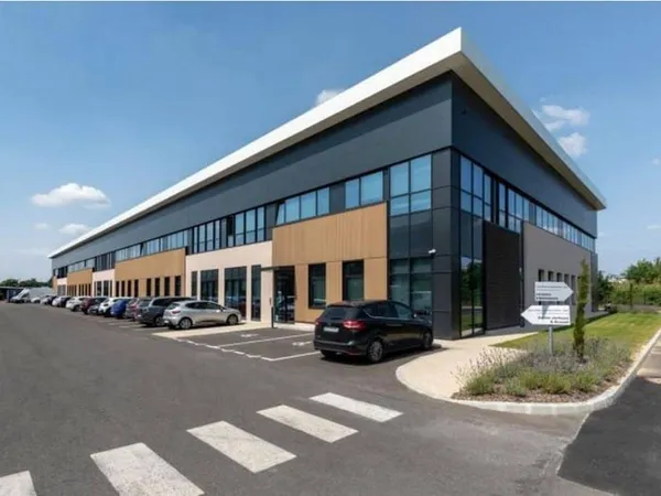 Local d'activité 797 m²
