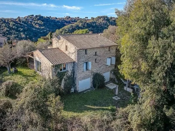 VENCE , jolie villa Provençale avec cheminée au calme absolu