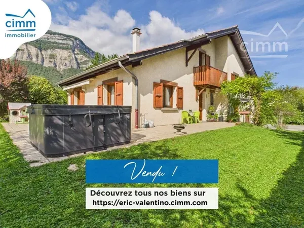 Maison familiale de 165 m² sur un terrain arboré de 1000m2 – Quartier résidentiel avec vue montagnes