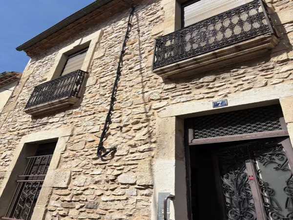 NÎMES Est, rue de Grézan bel appartement ancien dans un immeuble de charme