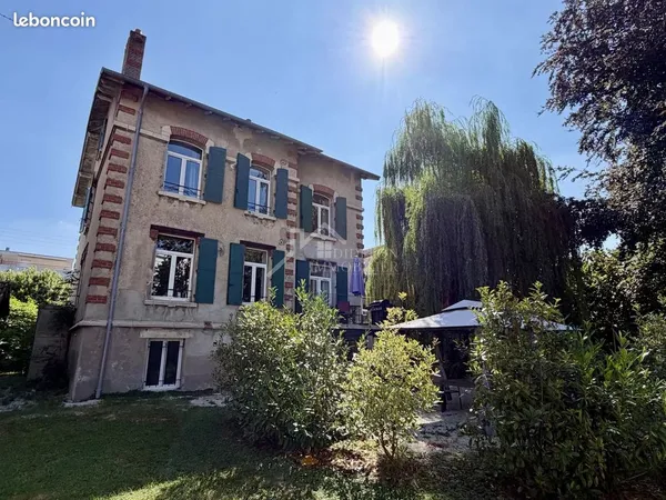 Villa 9 pièces 265 m²