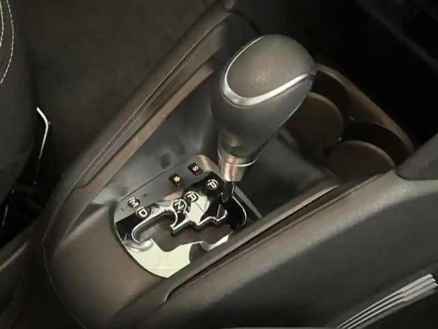 Peugeot 208 1.2 puretech 110ch allure s&amp;s eat6 5cv 5p — photo 12
